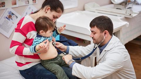 "Хірург лика не в'яже": в лікарні під Києвом дітей приймав п'яний лікар