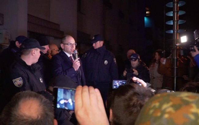 Глава Одесской ОГА призвал митингующих воздержаться от насилия