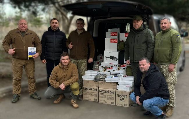 Стрихарский посетил позиции ВСУ под Авдеевкой и передал военным FPV дроны и квадрокоптеры DJI mavic 3