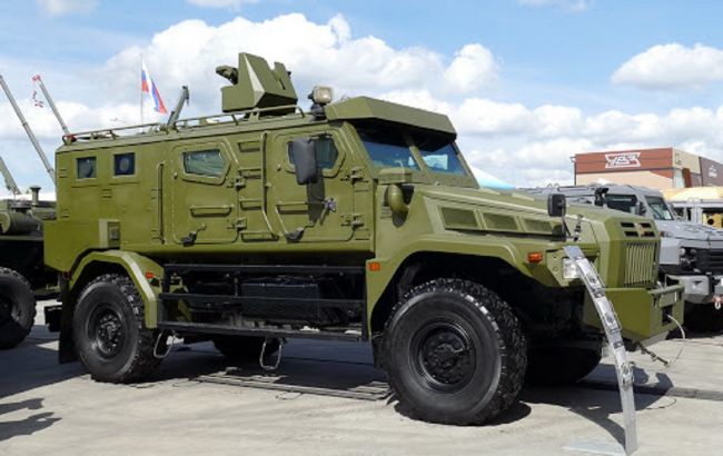 В России на параде 9 мая вспыхнуло военное авто: тушить пришлось тряпкой