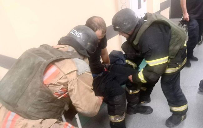 В Никополе россияне атаковали FPV-дроном спасателей: их госпитализировали