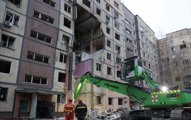 Нічний удар РФ по Дніпру: у поліції показали кадри перших хвилин після атаки