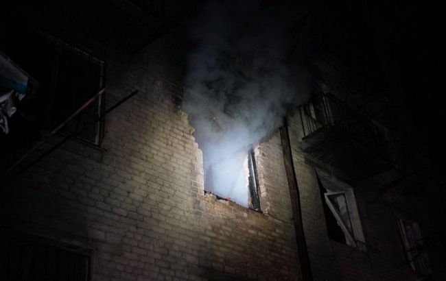 Россияне три раза ударили ночью по Запорожью: повреждено учебное заведение, были пожары
