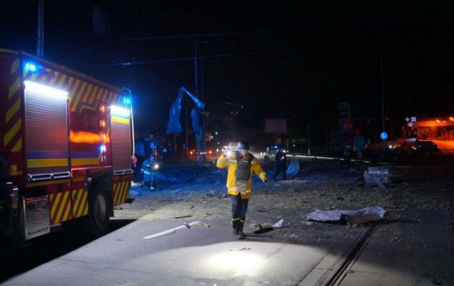 Зруйнований АТБ і тисячі людей без світла: наслідки атаки на Запоріжжя (фото)
