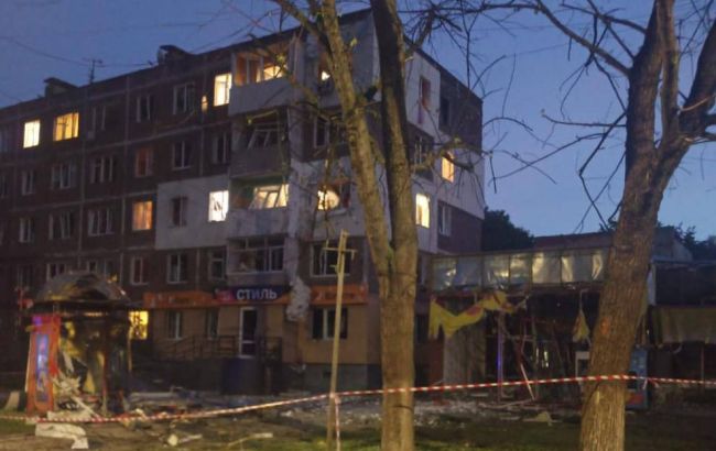 Пошкоджені будинки, школа і магазини: фото наслідків нічної атаки РФ по Чернігову