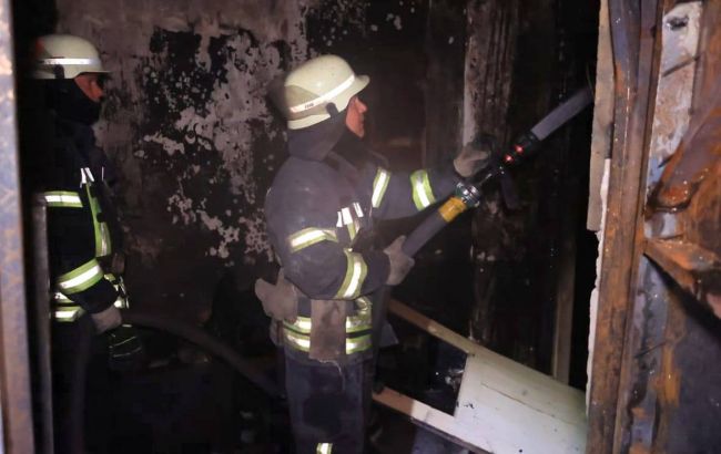 В Харькове случился пожар в многоэтажном доме: спасены 15 человек