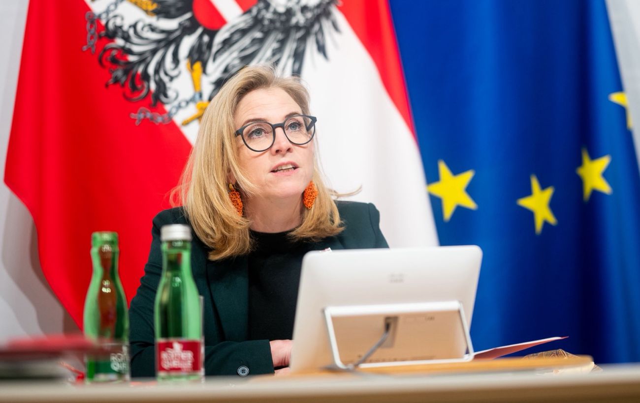 Avstrijska zunanja ministrica poudarila pogoja za trajen mir v Ukrajini