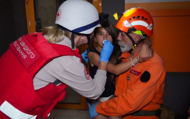 Пожежі, руйнування і сотні евакуйованих в Одесі: у ДСНС розповіли про наслідки атаки