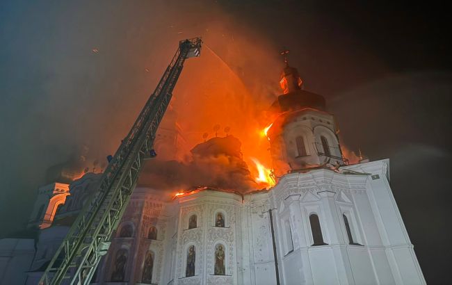"Приліт" по Лаврі, пошкоджені висотки та постраждалі: все про наслідки обстрілу Києва