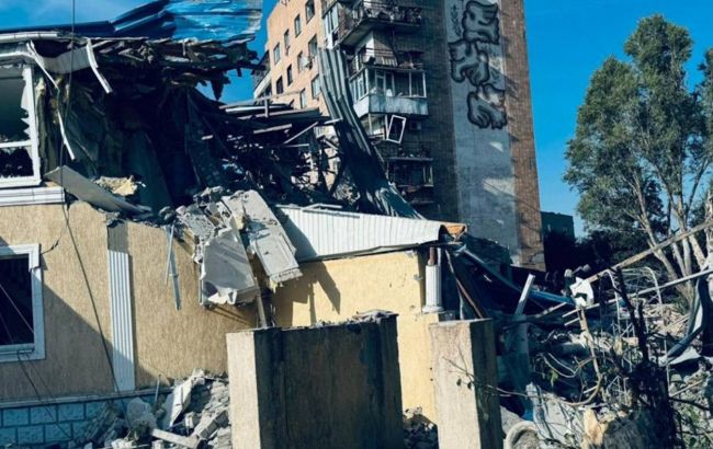 Поліція показала кадри перших хвилин після удару РФ по готелю в Краматорську