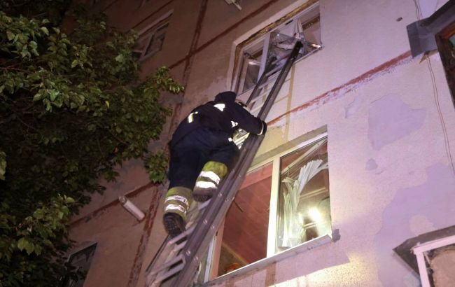 Вибиті вікна, понад десяток постраждалих: фото наслідків ракетного удару по Харкову