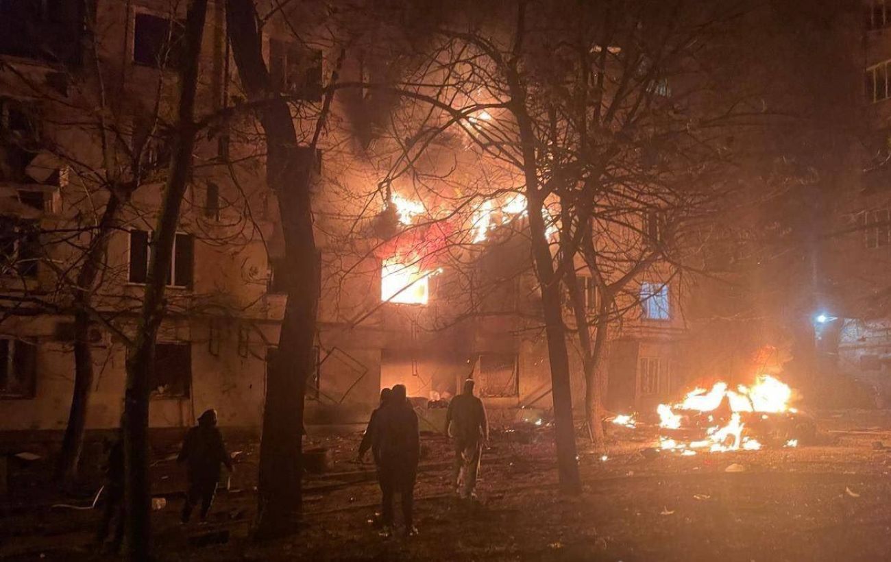 РФ атакувала Запоріжжя: дрон влучив у будинок, сталися пожежі та є постраждалі