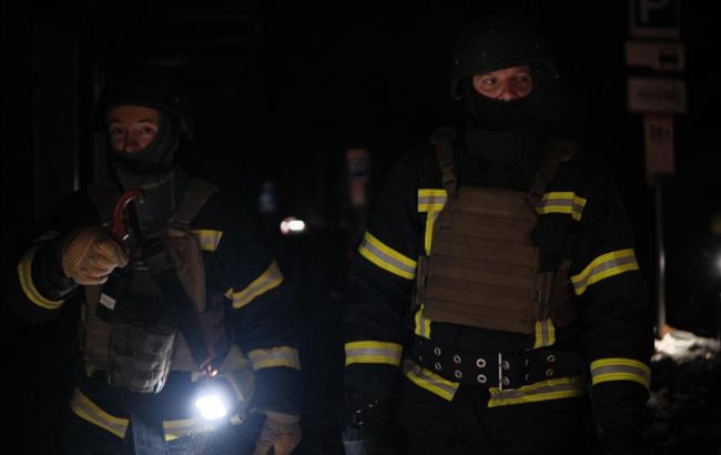 Разрушения в домах, огонь и пострадавшие: фото последствий ночного обстрела Киева