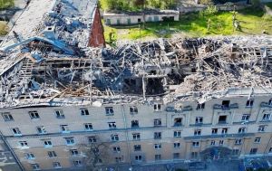 У Дніпрі через ракетний удар загинула людина і більше 10 постраждалих