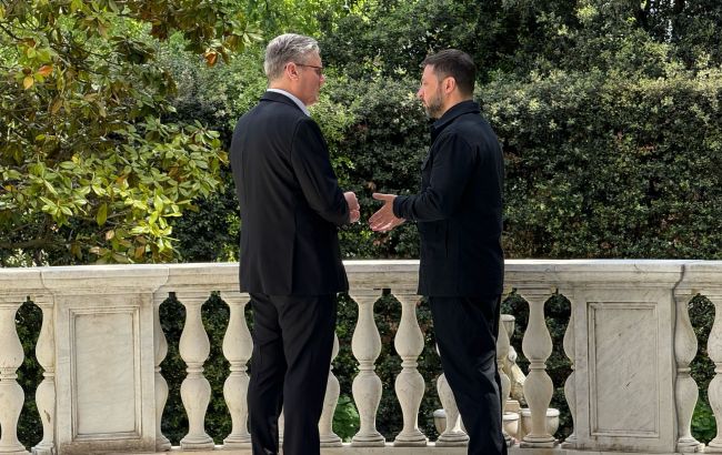 Зеленский после встречи с Макроном проводит тет-а-тет со Стармером