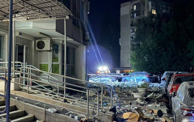 Пошкоджено висотку, зруйновано офіси та навчальні заклади: фото Одеси після нічної атаки РФ