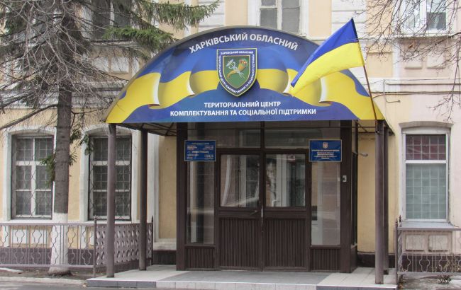 У Харкові військові ТЦК нібито "викрали" таксиста: у військкоматі спростовують