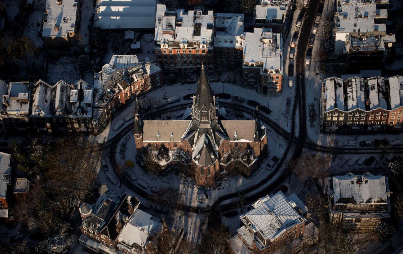 Прямо під час Нового року: в Амстердамі загорілася історична церква Вонделькерк
