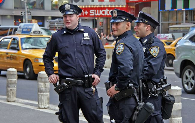 В Калифорнии неизвестный открыл огонь по полицейским