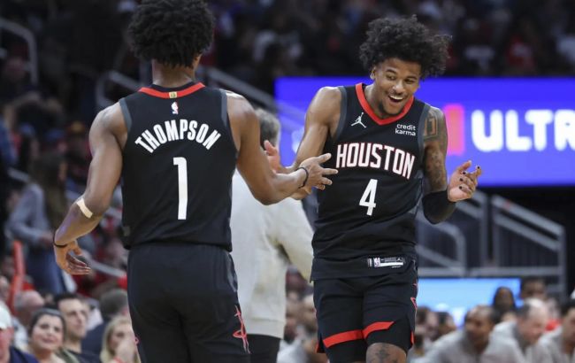 Умопомрачительные финты лидера "Хьюстона" отправили наземь оппонента: момент дня в НБА