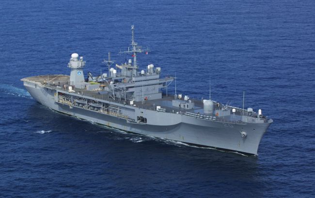 Флагманский корабль флота США покидает Черное море