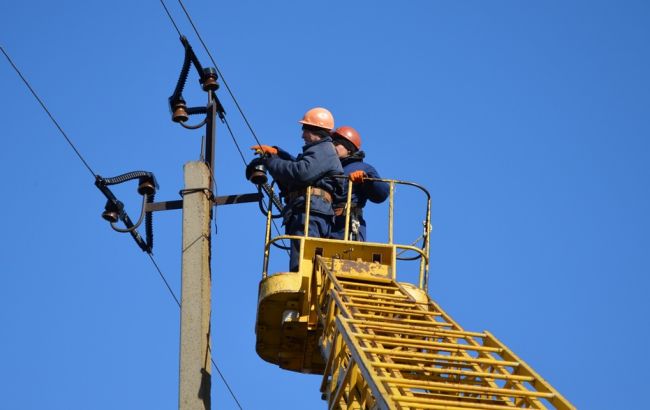 В зоні АТО на міні підірвався водій бригади електромонтерів