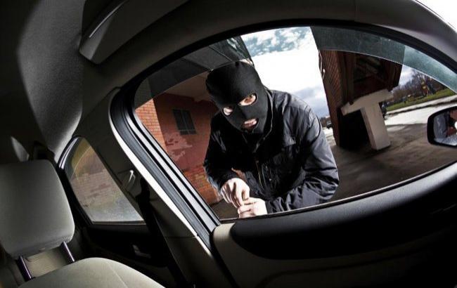 У Києві з машини судді вкрали пневматичний пістолет