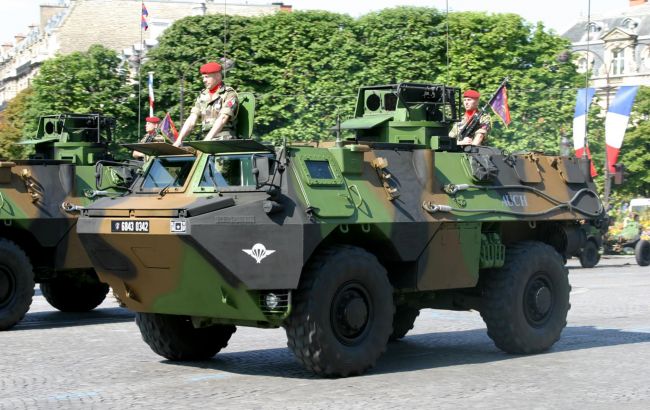 Франція відправить в Україну "значну кількість" бронетранспортерів