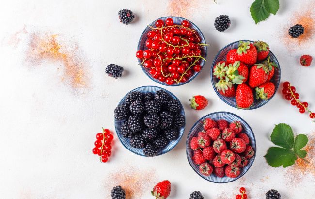 Заморозьте ягоды этим способом и они сохранят максимум вкуса и пользы