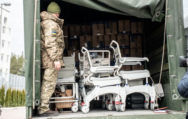 "Динамо" передало реанимационное оборудование военному госпиталю