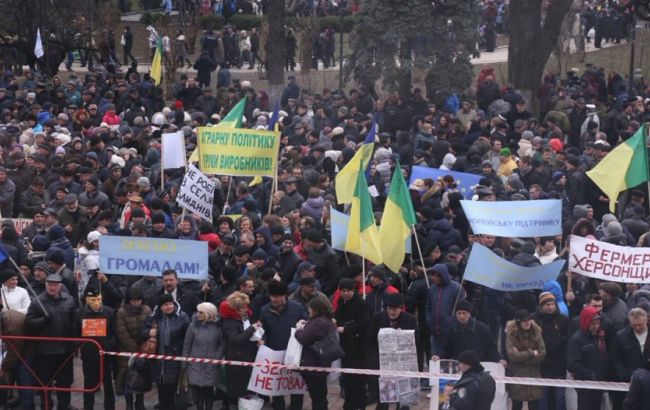 Під Радою активісти вимагають відставки Кабміну