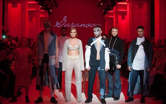 Слава з "НеАнгелів" вийшла на подіум під час показу українського бренду (фото)