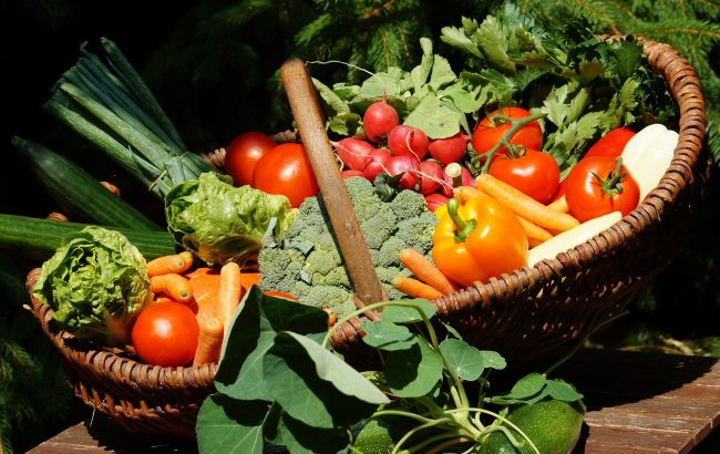 Полезно для здоровья: названы овощи и фрукты, которые нужно есть с кожурой