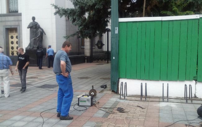 Під Радою встановлюють велопаровку