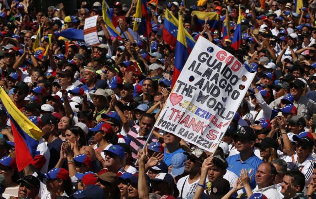 У Венесуелі тисячі людей вийшли на акції протесту