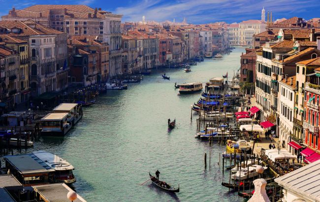 Венеция продолжает бороться с избытком туристов: в чем суть идеи