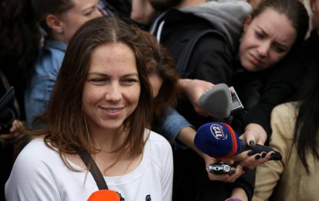 Вера Савченко в "Борисполе": "Если ее повезут в СИЗО, то сюда приедут добровольческие батальоны"