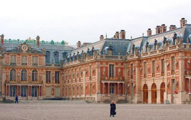 Во Франции проходит первая встреча Макрона и  Путина