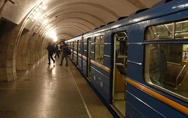 Киевское метро в ночь с 8 на 9 мая будет работать на полтора часа дольше