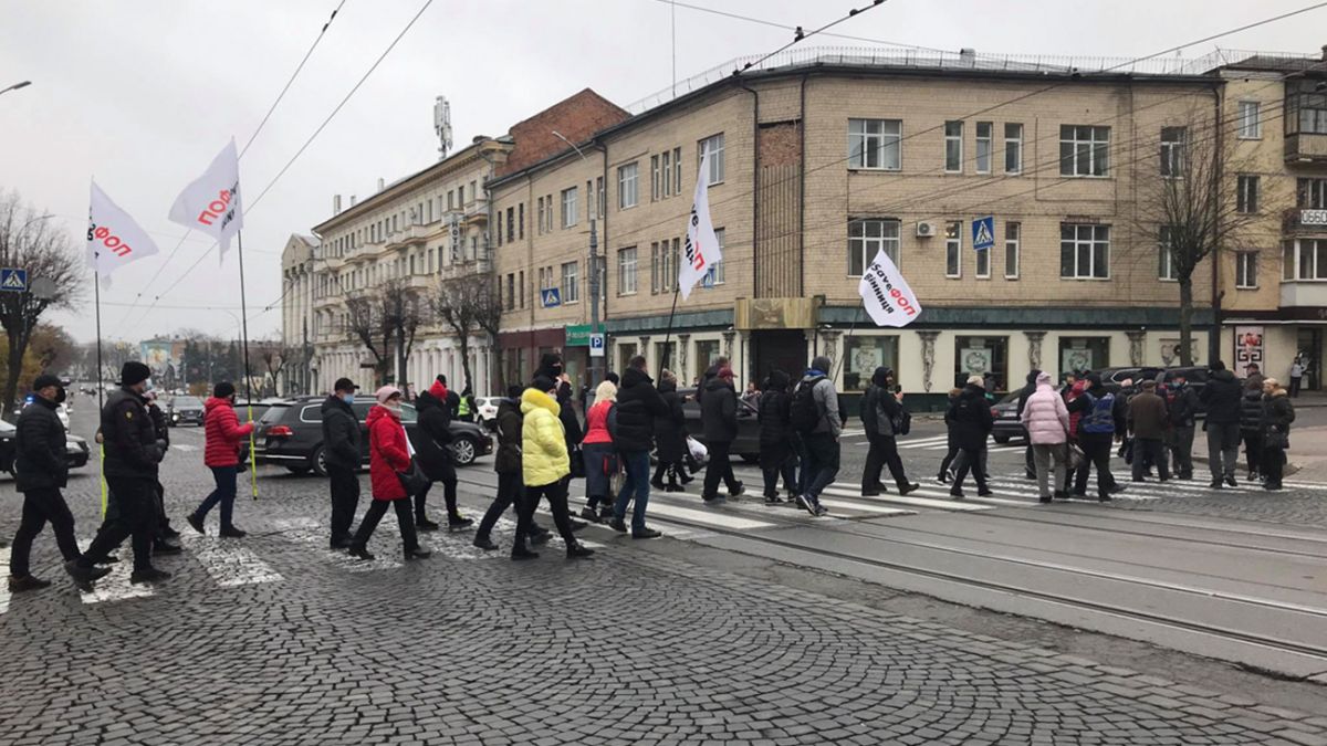 В Виннице выступили против усиления карантина, перекрыли центральную улицу