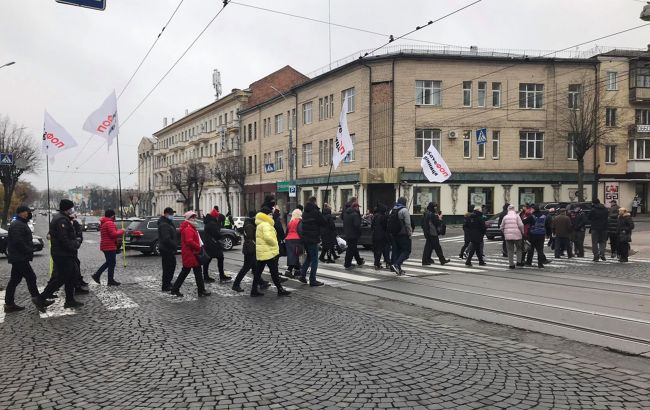 В Виннице выступили против усиления карантина, перекрыли центральную улицу