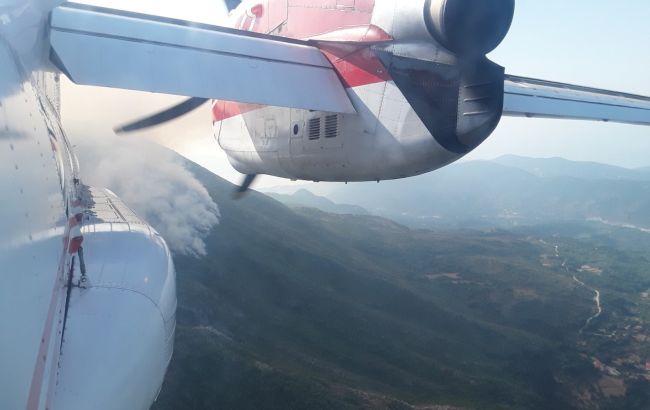 Украинский самолет уже сбросил 240 тонн воды при ликвидации пожара в Черногории