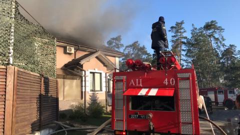 Під Києвом горить ресторанний комплекс