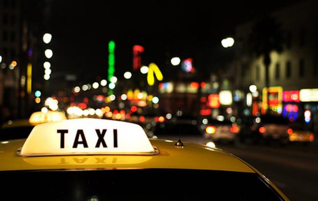 Такси становится доступным транспортом для многих жителей Украины