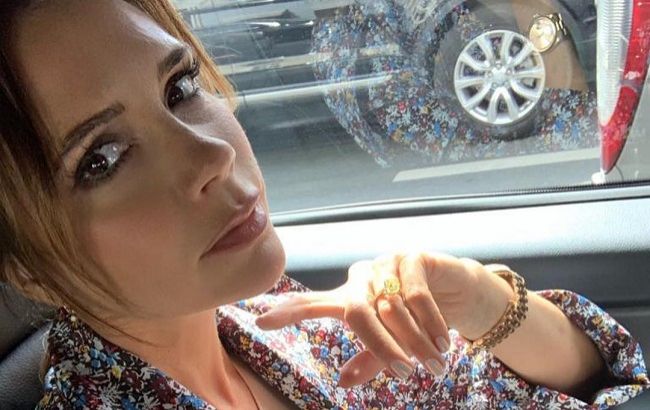 Выбор иконы стиля: Виктория Бекхэм показала любимые модели платьев из новой капсулы