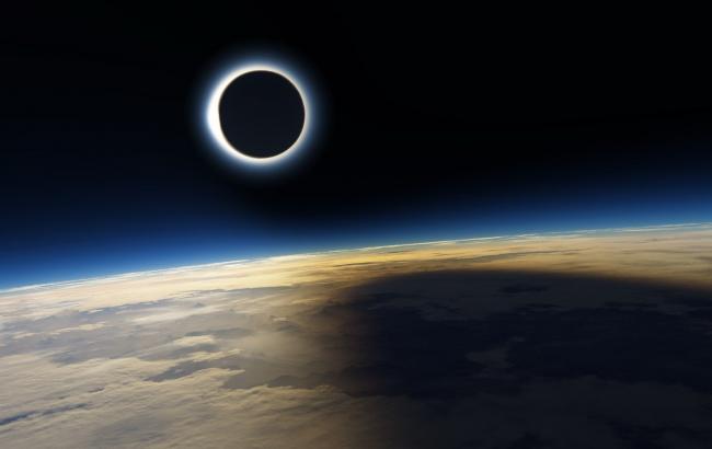 Ученые обнаружили звезду, которую затмевает загадочный объект