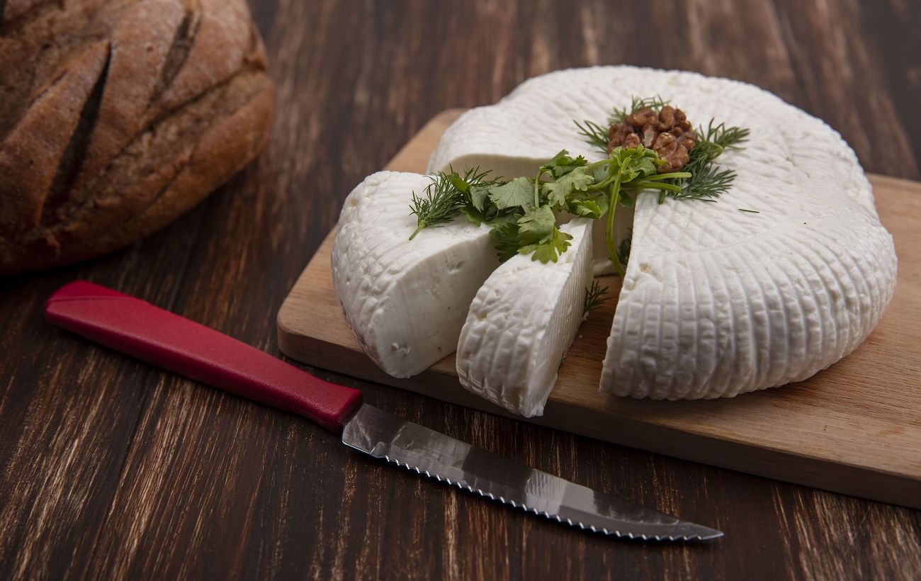 Домашній адигейський сир за 30 хвилин: рецепт, який завжди вдається