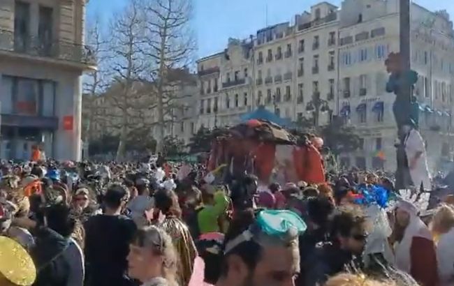 У Марселі розігнали карнавал під час карантину, в ньому брали участь 6,5 тисяч осіб