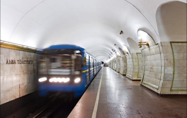 В Киеве завтра могут ограничить вход на 3 станциях метро