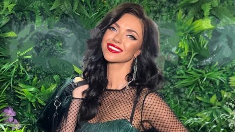 Фигура &ndash; бомба: Вика из НеАнгелов блеснула пышным декольте в стильном комбинезоне